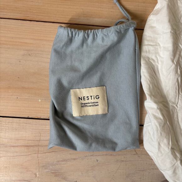 Nestig NWOT Set of 2 Mini Crib Sheets Organic Cotton White and Blue - Picture 2 of 4